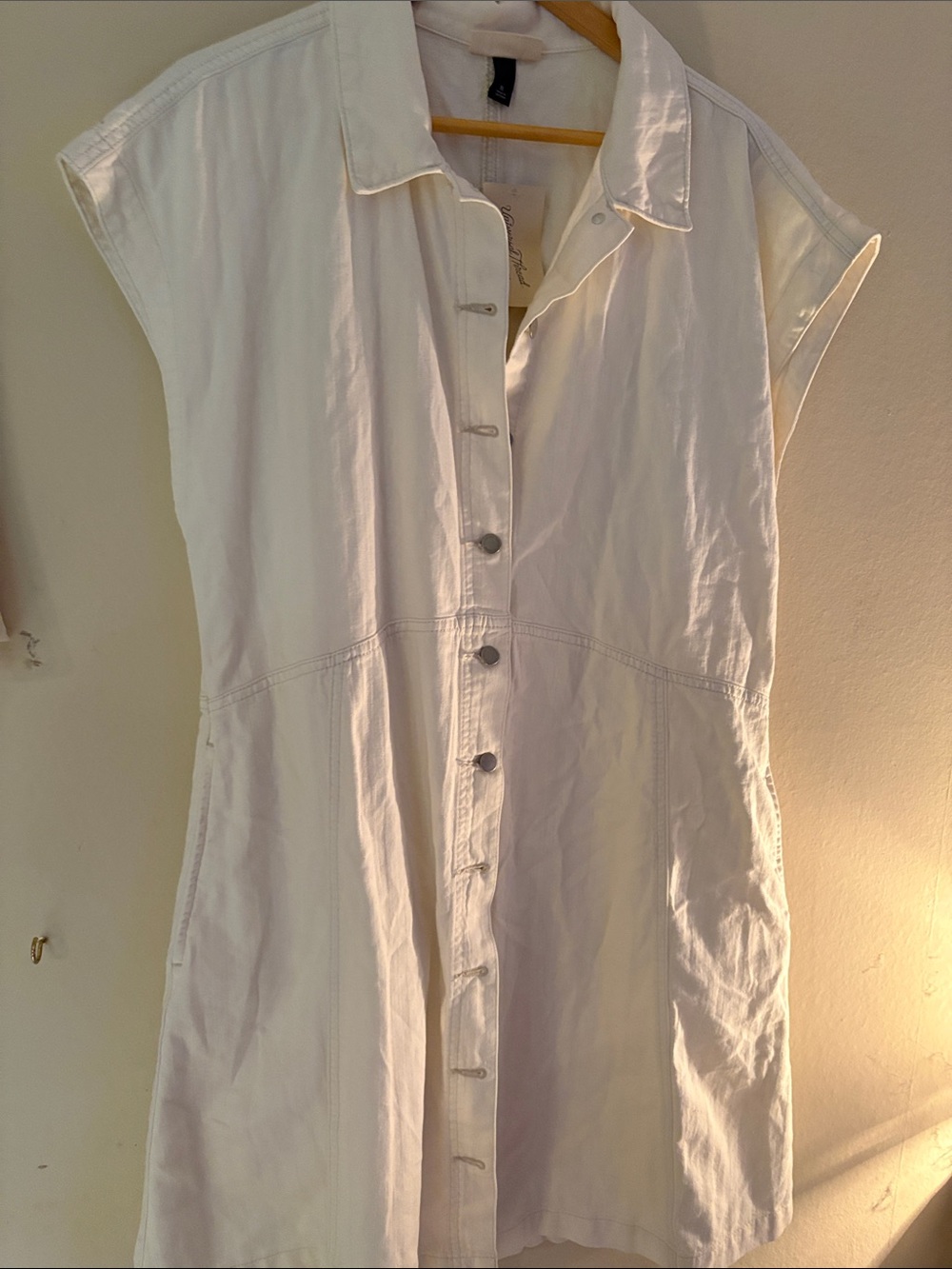 Universal Thread Ivory Button-Up Collared Shirt